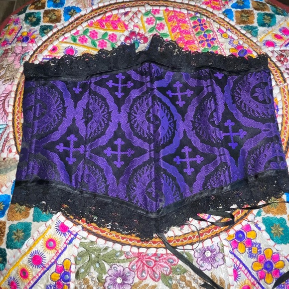 Vintage 99s y2k Goth Brocade purple cross cincher - Picture 5 of 7